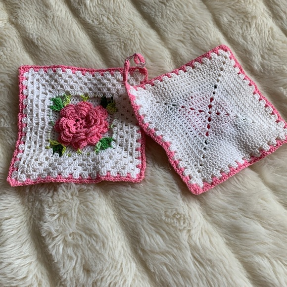 Hand crafted CROCHET 3D pink roses fancy pot holders cottage core - Picture 7 of 9